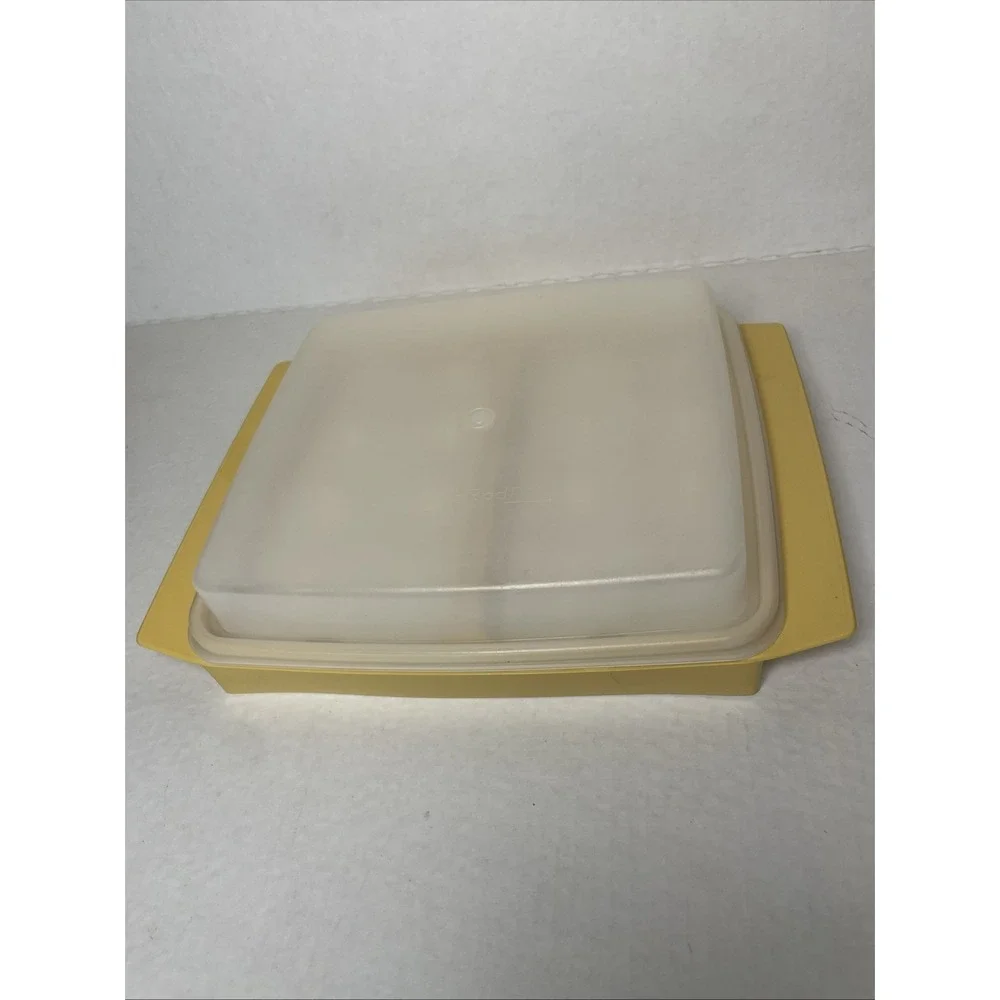 Tupperware Deviled Egg Keeper Carrier in Harvest Gold  723-1 USA